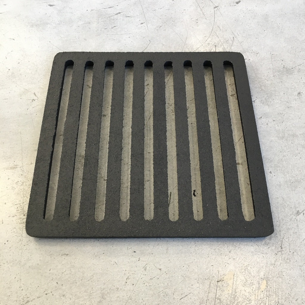 Griglia Piazzetta 20x20 in acciaio per accessori e ricambi, con superficie a rete per ventilazione e protezione.