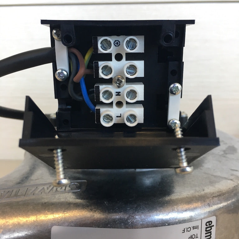 Ventilatore del sistema Multifuoco Piazzetta, accessori e ricambi per riscaldatori e stufe, con design compatto e funzionale.