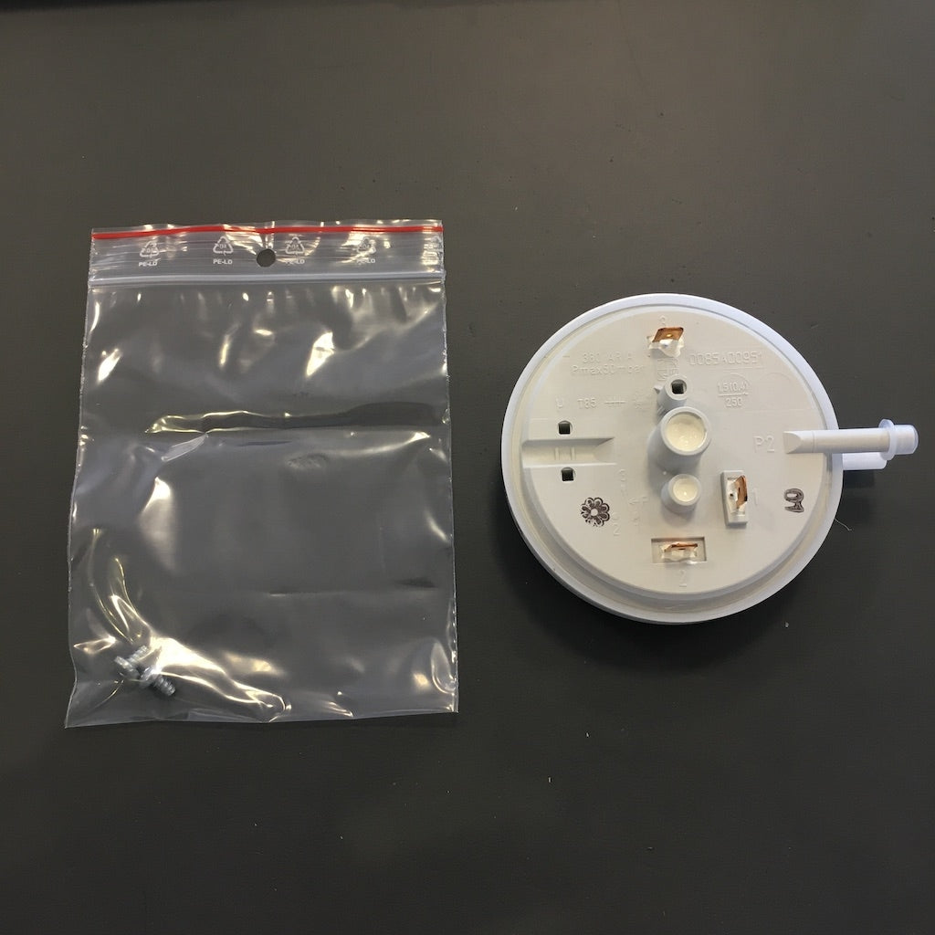 Pressostato Piazzetta 50-30, accessori e ricambi per caldaia, con manopola di regolazione e connessioni.