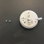 Pressostato Piazzetta 50-30, accessori e ricambi per caldaie, con tubi e connessioni visibili nell'immagine.