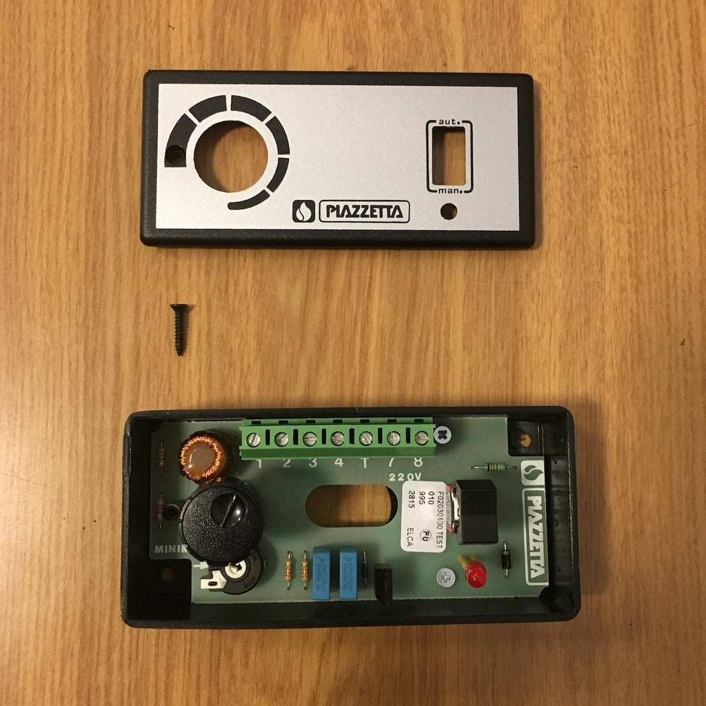 Variatore di potenza Piazzetta, accessori e ricambi per caldaie e stufe, mostrato in primo piano.
