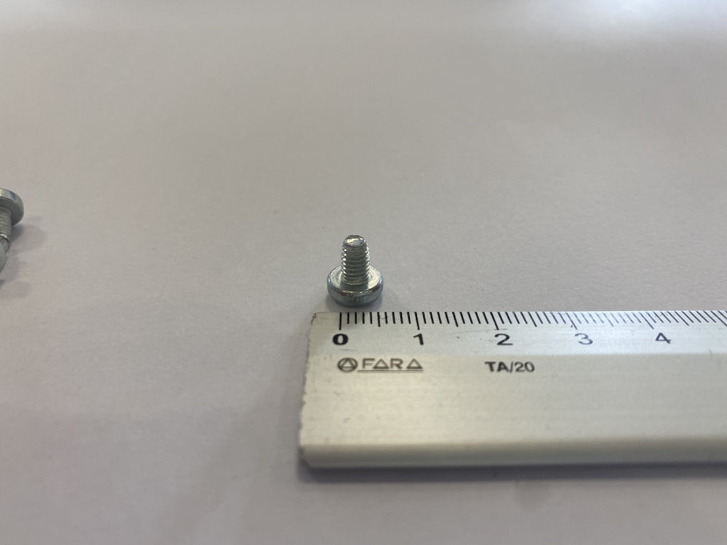 Viti ferma vetro Piazzetta e Superior, accessori e ricambi per stufe a pellet, visibili in primo piano.