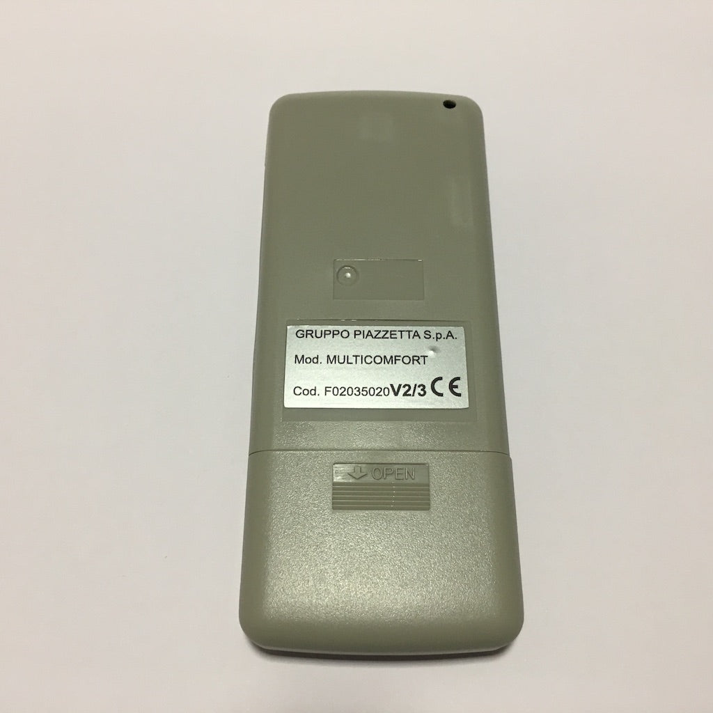Telecomando LCD Piazzetta per stufe a pellet, accessori e ricambi, con display e pulsanti per controllo facile.