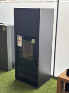Stufa a legna Piazzetta E 928 M BCS con vetro frontale e design moderno, ideale per riscaldare ambienti domestici.