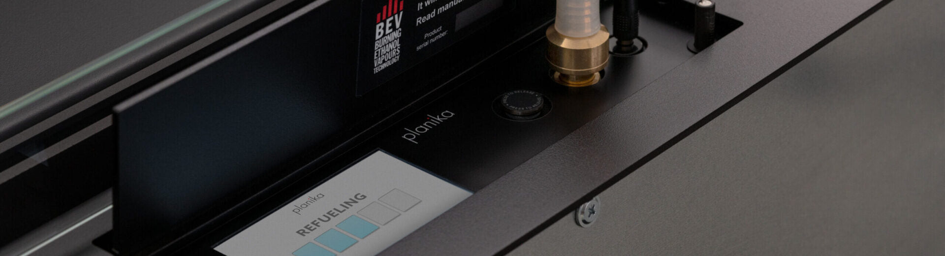 Bruciatore a bioetanolo Planika FLA4, modello FL4 Burner, con design moderno e superficie in acciaio inox.