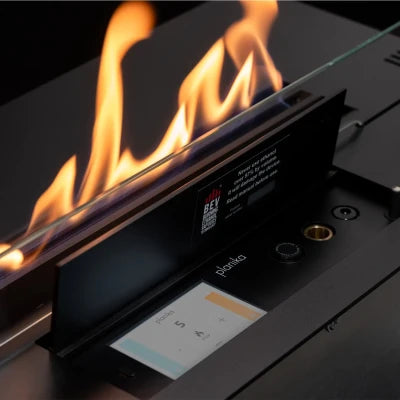 Bruciatore a bioetanolo Planika FLA4, design elegante e compatto per riscaldamento e decorazione con fiamma visibile.