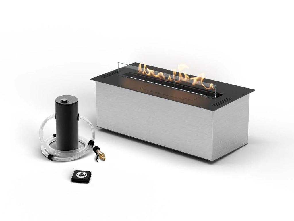 Bruciatore a bioetanolo Planika FLA4, stile moderno, con fiamma visibile e design elegante per ambienti domestici.