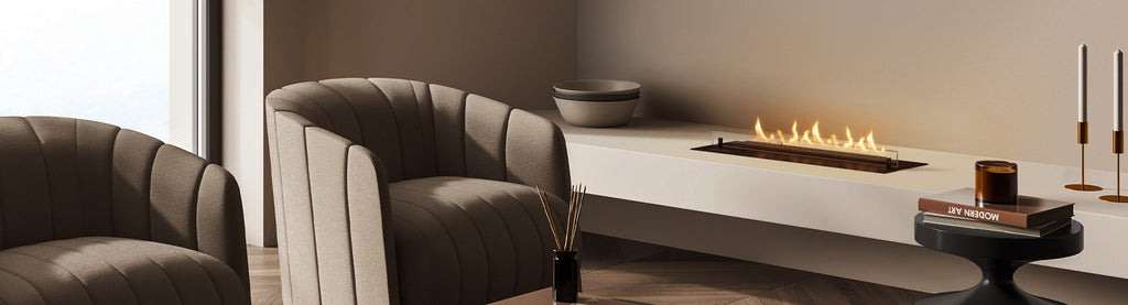 Bruciatore a bioetanolo Planika Neo Burner, design moderno, con fiamma visibile e corpo in materiali eleganti.
