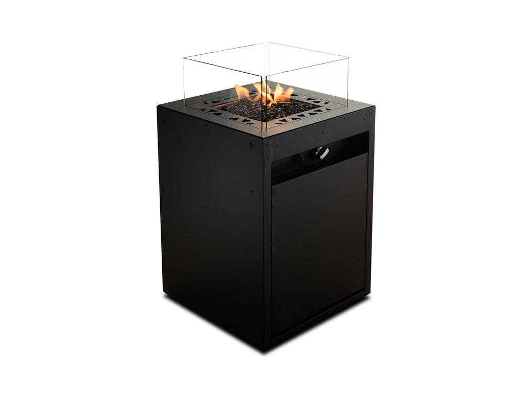 Caminetto a gas Planika Square con design moderno, struttura quadrata e finitura elegante per ambienti contemporanei.