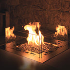 Caminetto a gas Planika Square Table con design moderno, superficie quadrata in acciaio, ideale per ambienti interni ed esterni