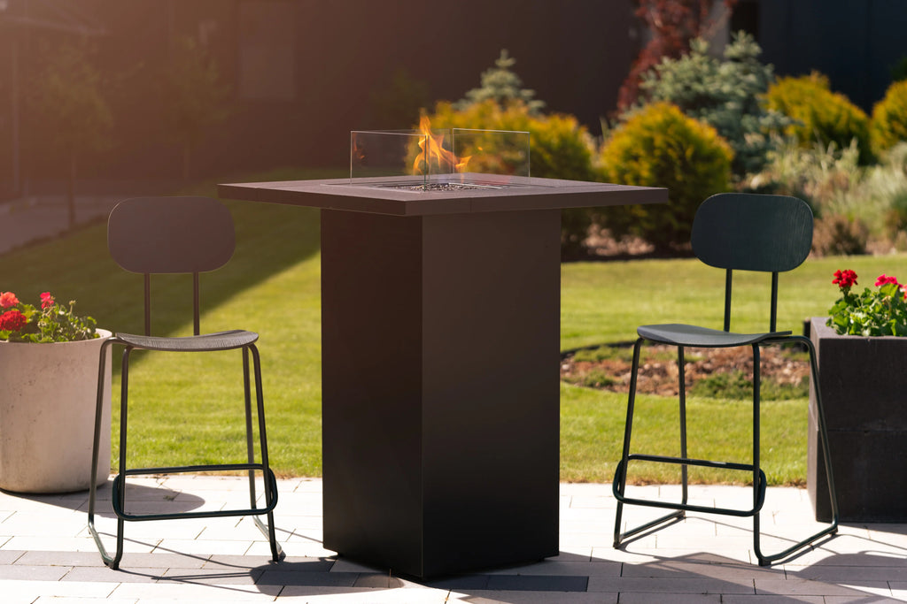 Caminetto a gas Planika Square Table High, design moderno, con fuoco visibile, in stile contemporaneo, perfetto per ambienti eleganti.
