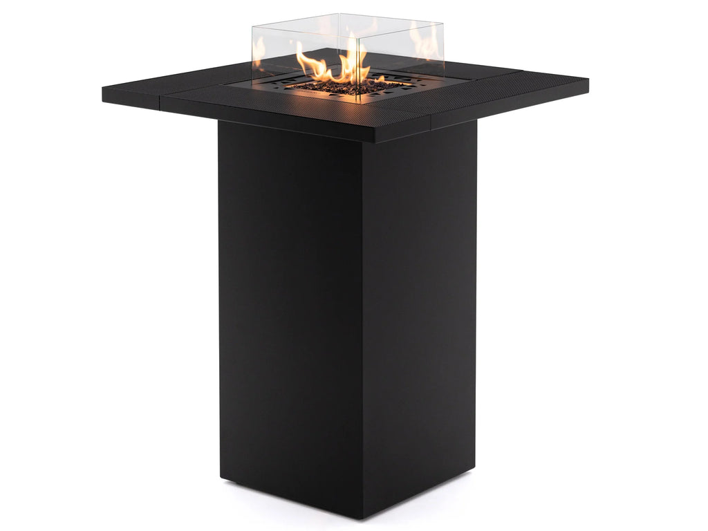 Caminetto a gas Planika Square Table High, stile moderno con base in acciaio e fuoco visibile al centro, per ambienti eleganti.