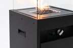 Caminetto a gas Planika Faro nero con design moderno e elegante, dotato di finitura liscia e dettagli raffinati.