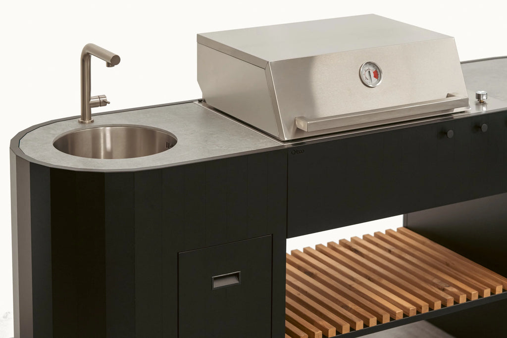 Cucina da esterno Planika OVO GL con barbecue in acciaio inox, ideale per cene all'aperto e grigliate, con superficie spaziosa