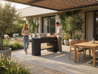Cucina da esterno Planika OVO GM con barbecue, struttura in acciaio e piano di lavoro in pietra, ideale per cene all'aperto.