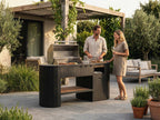 Cucina da esterno Planika OVO GM con barbecue, piano in acciaio e spazio per preparare cibi all'aperto