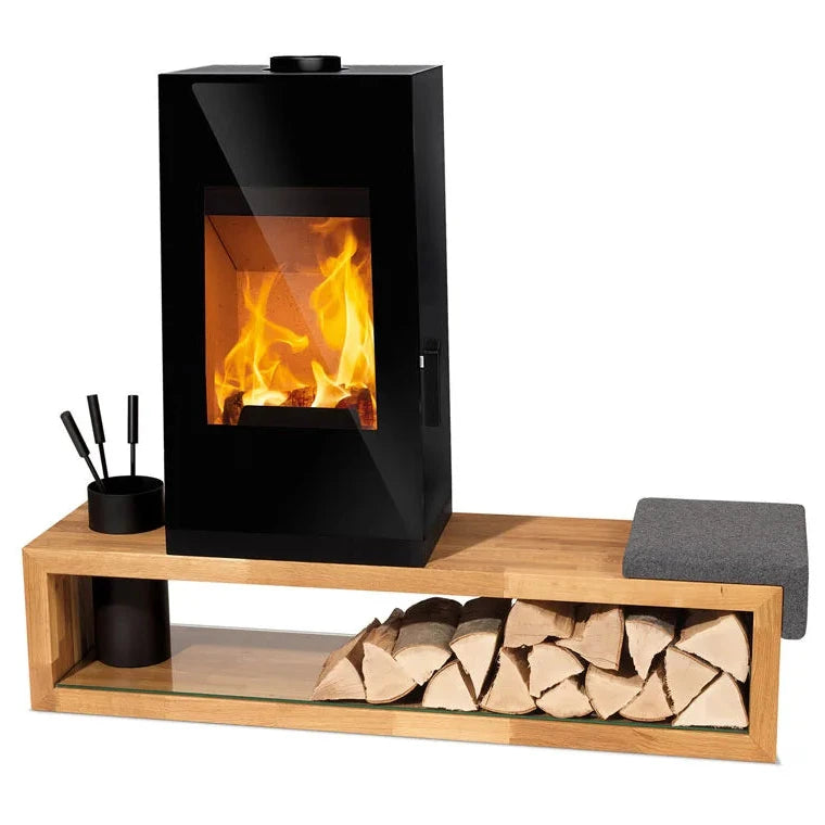 Stufa a legna Rika LOOK con porta in vetro e design moderno, ideale per riscaldare ambienti con stile.