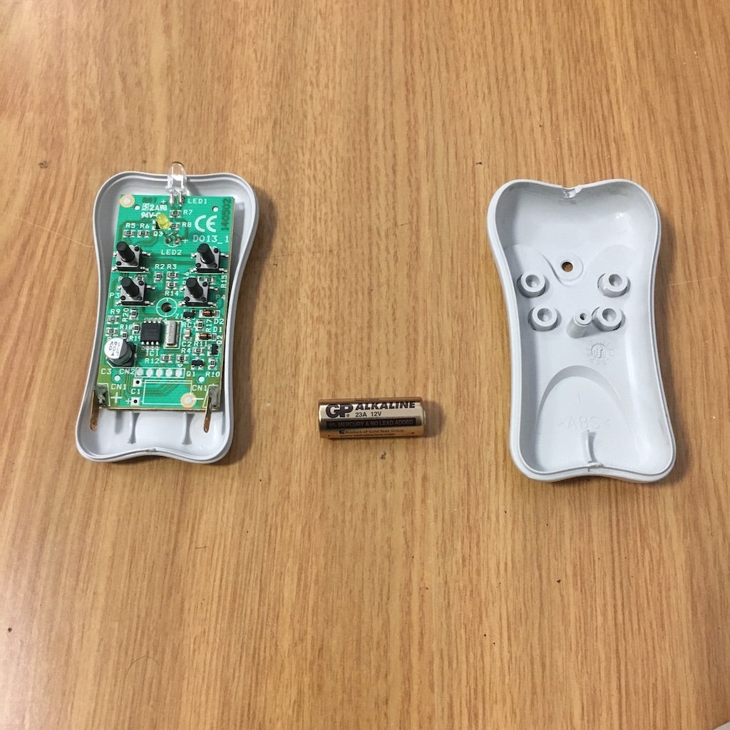 Kit telecomando per stufe Superior, accessori e ricambi, con pulsanti e schermo per il controllo della temperatura.