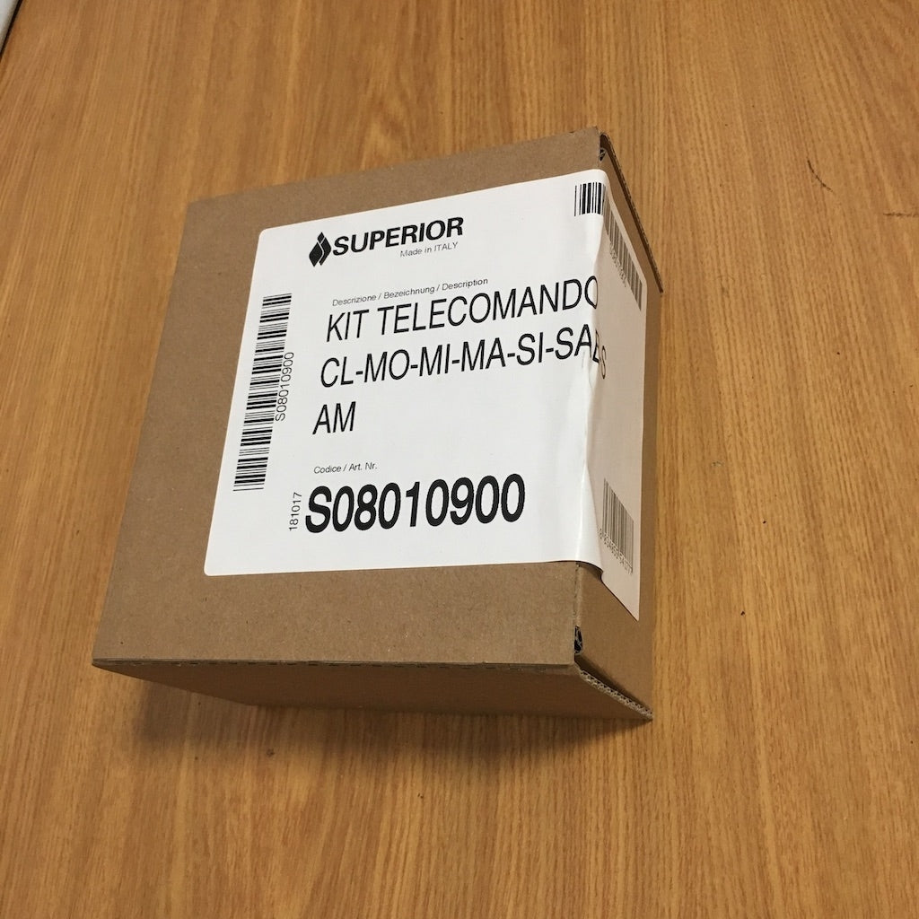 Kit telecomando per stufe Superior, accessori e ricambi, mostra il telecomando con pulsanti e display per il controllo della stufa.