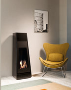 Caminetto a bioetanolo Tecno Air System Tokyo, design moderno e compatto, con fiamma visibile e struttura elegante in metallo.