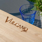 Tagliere in legno di Vulcano Fire, accessorio per barbecue, ideale per servire e preparare cibi durante le grigliate.