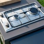 Piano di lavoro in acciaio per cucina da esterno Vulcano Fire, superficie resistente per preparare cibi all'aperto.