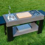 Piano di lavoro in legno per cucina da esterno Vulcano Fire, superficie resistente e ideale per spazi all'aperto.